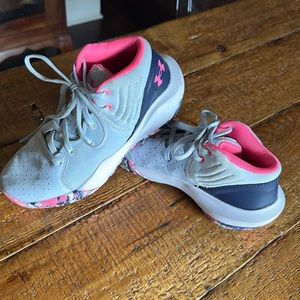 Girls Basketball shoes